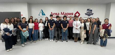 Бъдещи медици от АЕГ „Гео Милев“ посетиха университетска болница „Дева Мария“