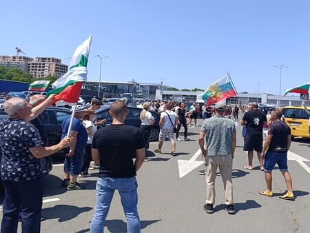 Автошествие в Бургас за запазване на лева